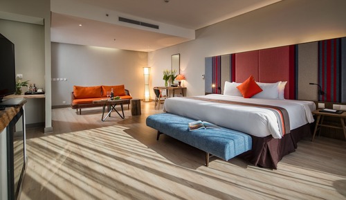Hmong Suite, Valley View