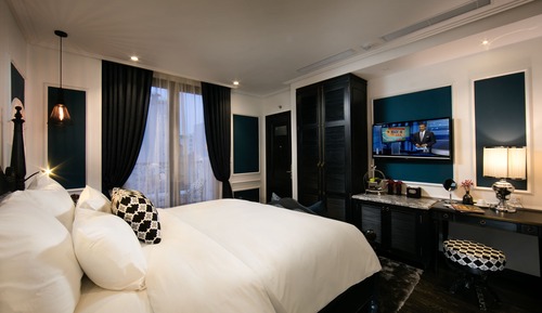 Honeymoon Suite