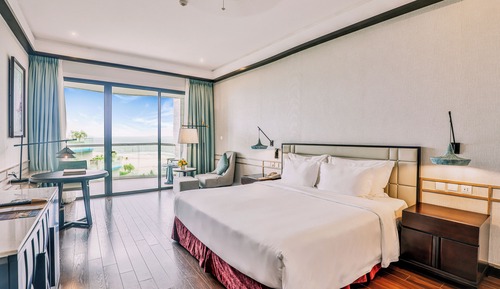 Deluxe King Ocean View- Free 2 kids under 12 years
