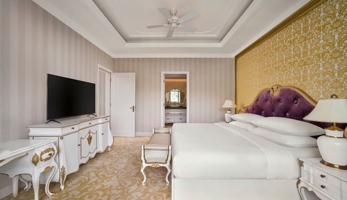 Executive Suite, 1 King Bed, Ocean View (Balcony)