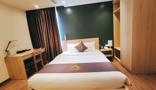 Deluxe Room (M)