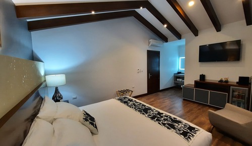 Deluxe Room, 1 King Bed