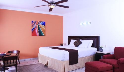 Junior Room, 1 King Bed, Courtyard View