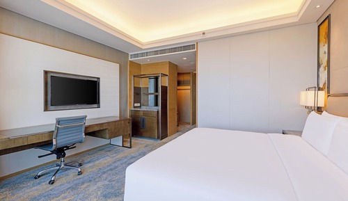 Deluxe Room, 1 King Bed, River View
