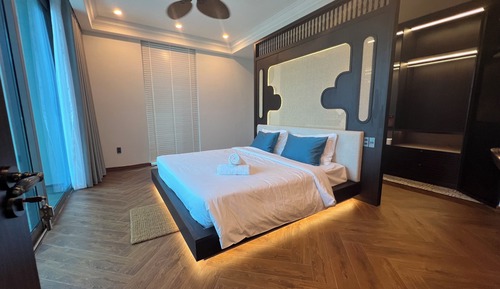 Signature Villa, River View