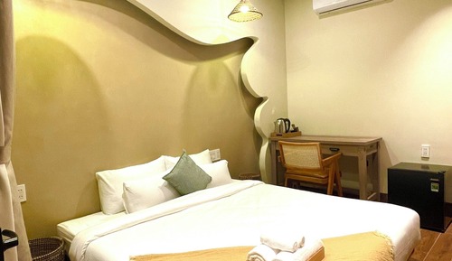 Deluxe Double Room, 1 King Bed, Balcony, Ocean View