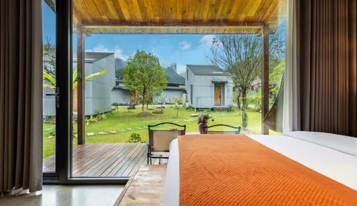 Suite, Patio, Courtyard View