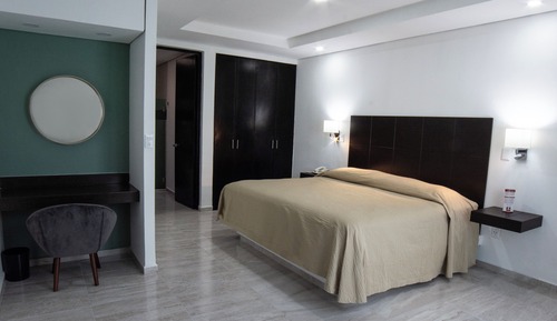 Room, 1 King Bed (Adults Only)