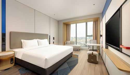 1 King Standard High Floor