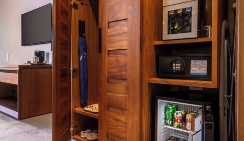 Platinum King Junior Suite Ocean Front - 2 Kids/Teens Stay Free