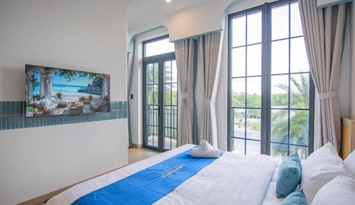 Family Room, Garden View