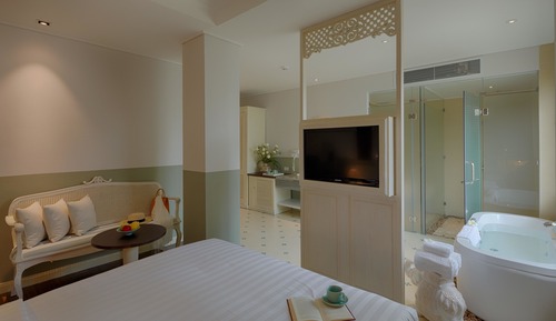 Au Lac Charner Suite