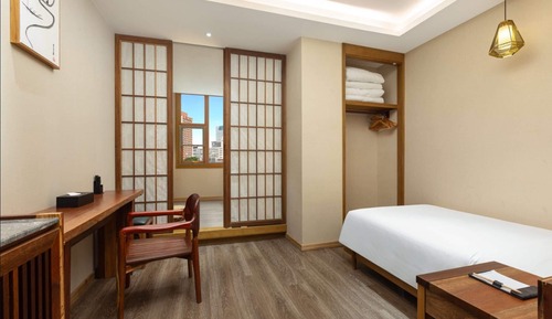 Deluxe Room, Multiple Beds, Non Smoking
