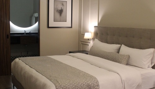 Deluxe Room, 1 King Bed, No View