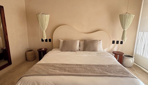 Superior Studio Suite, 1 King Bed, Hot Tub