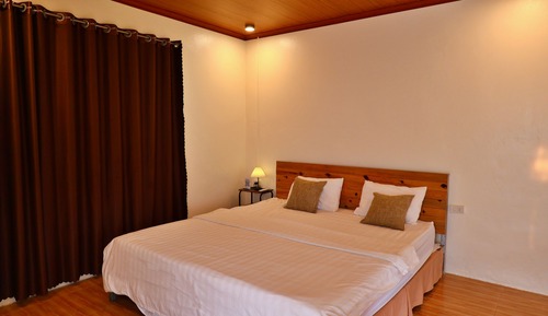 Double Room, 1 King Bed, Lake View, Mountainside