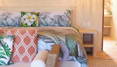 Comfort Room, Partial Ocean View