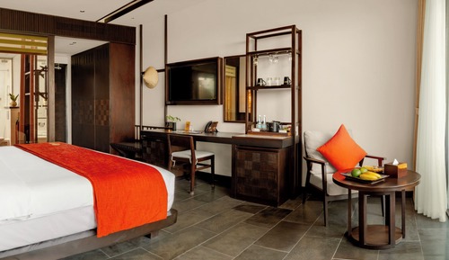 Deluxe King Room Garden View