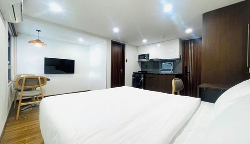 Standard Studio, Beachside
