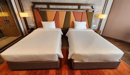 Business Studio, 2 Twin Beds, Garden View