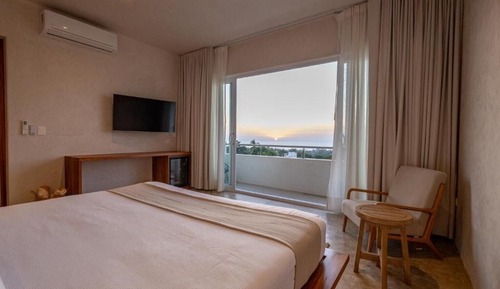 Deluxe Room, Balcony, Bay View