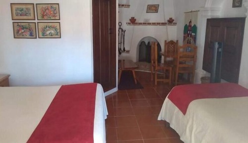 Standard Room (1 Single & 1 Queen Size)
