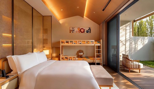 DELUXE ROOM, 1 King Size Bed and 1 Bunk Bed, Private Heated Pool, Expo Park View