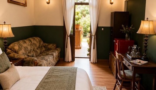 Room, 1 King Bed, Private Bathroom