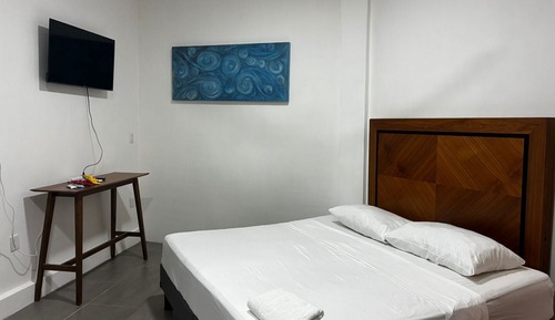 Basic Room, 1 King Bed