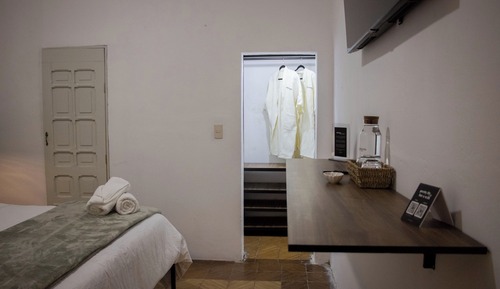 Classic Room, 1 King Bed