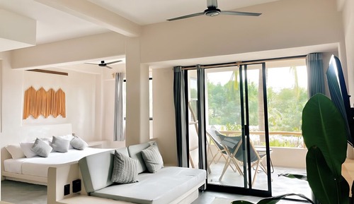 Premium Loft, 1 Queen Bed, Air conditioning, Partial Ocean View