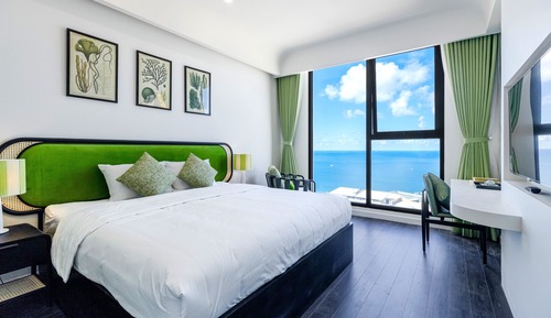 Two-Bedroom Ocean View & Fireworks Premier Suite