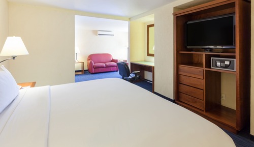 Standard Room, 1 King Bed, Balcony