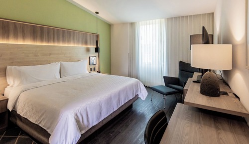 Standard Room, 1 King Bed, Courtyard View