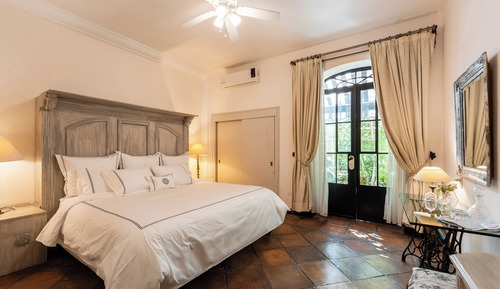 Room, Courtyard View (Heritage)