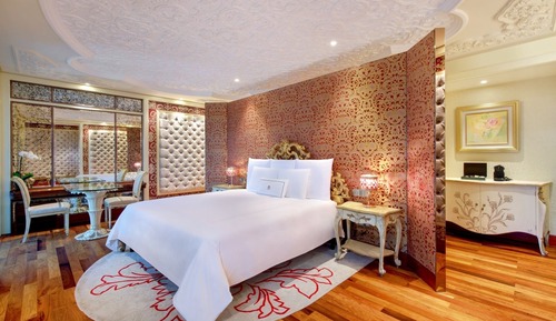 Romance Suite, Club Lounge Access, Free Minibar, City or River View