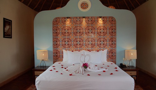 Superior Room, 1 King Bed, Balcony, Courtyard View (Palapa Roof)