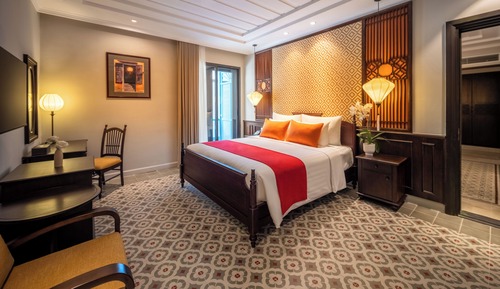 Connecting Room