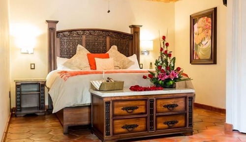 Romantic Suite, 1 King Bed, Hot Tub, Pool View (Poolside Master Suite)