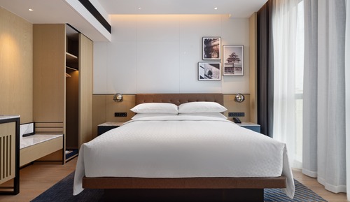 Superior Room, 1 King Bed, City View