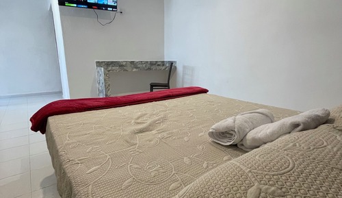 Comfort Room, 1 Queen Bed, Ensuite, Courtyard View