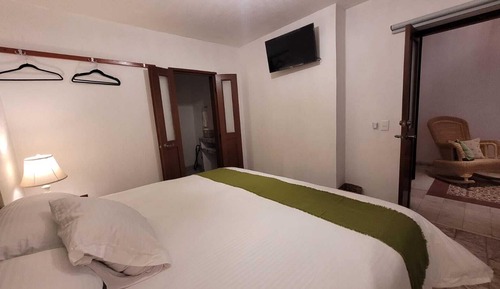 Comfort Room, Courtyard View