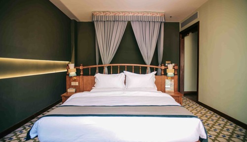 Deluxe Suite