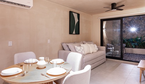 Deluxe Suite - Courtyard View 103
