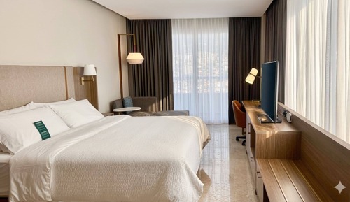 Standard Room, 1 King Bed, City View, Corner