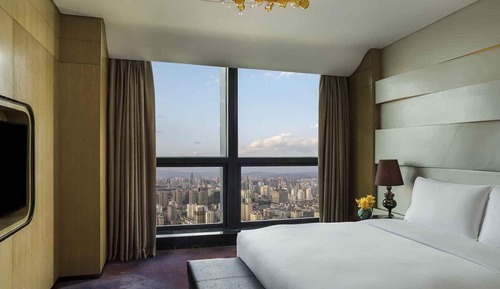 Club Suite, 1 King Bed, Club Lounge Access (Prestige)