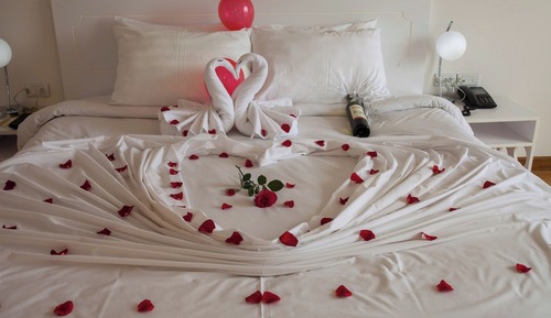 Honey Moon Room