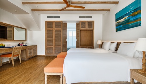 Junior Suite Twin Room, Balcony, Pool View