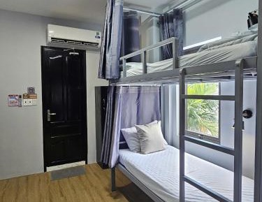 Bed in 8-Bed Mixed Dormitory Room