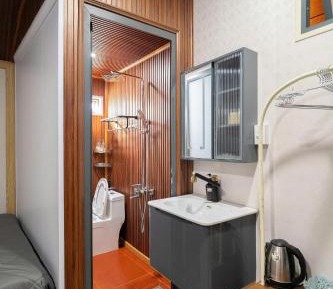 Deluxe Double Room (2 Adults + 1 Child)